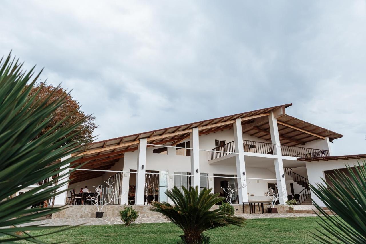 Injir Village Hotel Gudauta Bagian luar foto